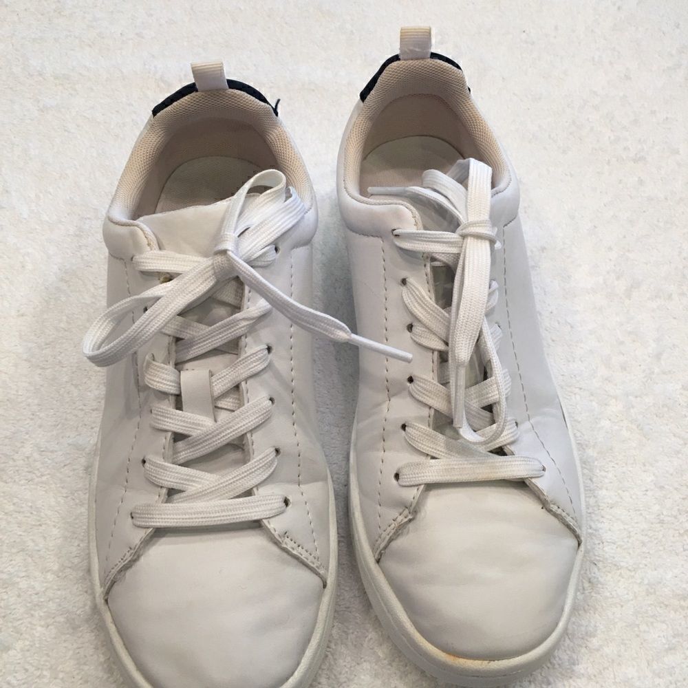 White athletic tennis shoes H & M size 4.5 lace up - Picture 3 of 9